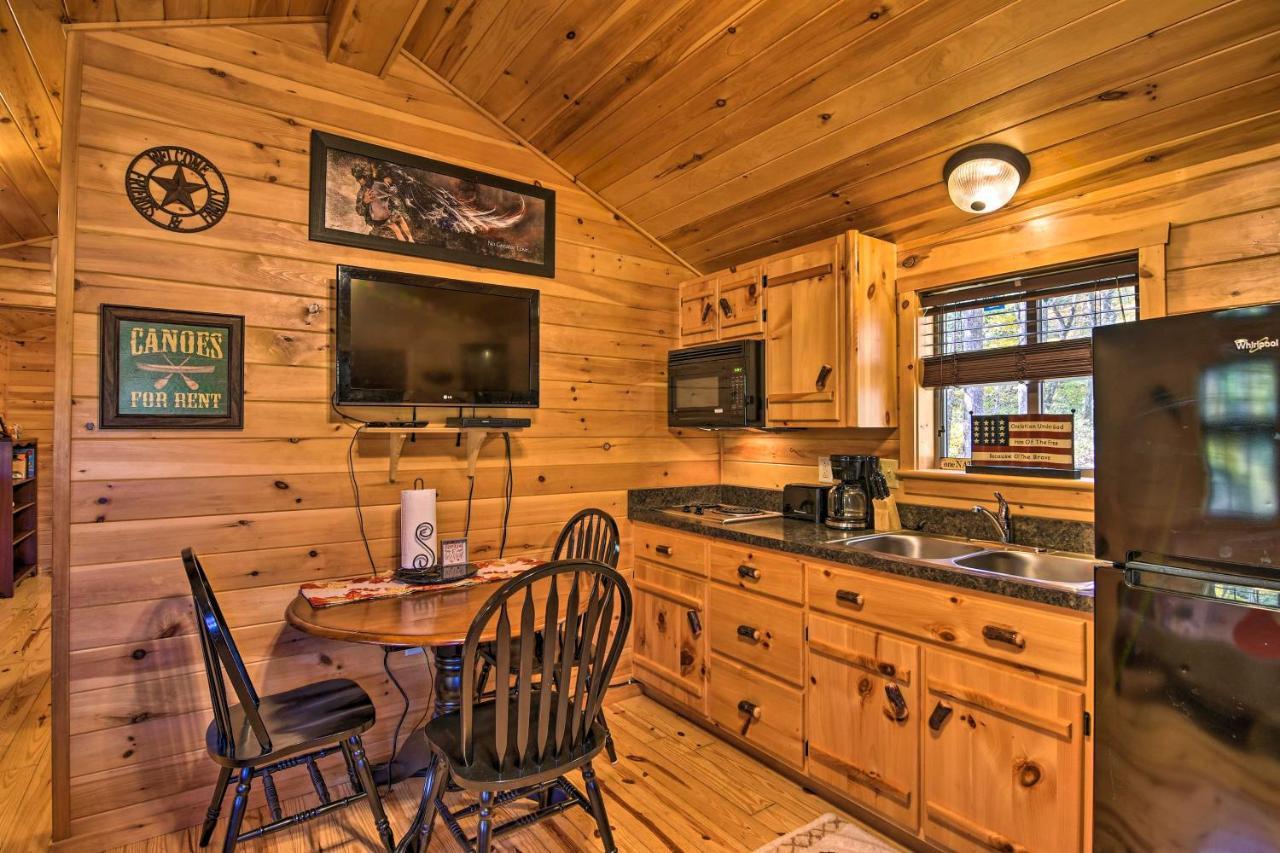 Rural Cabin Hideaway With Fire Pit And Mtn Views! Parsons Exteriér fotografie